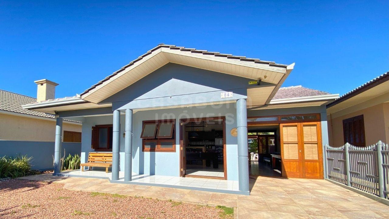 Imagem principal do Casa Mobiliada com Piscina a Poucos Passos da Praia em Arroio do Sal