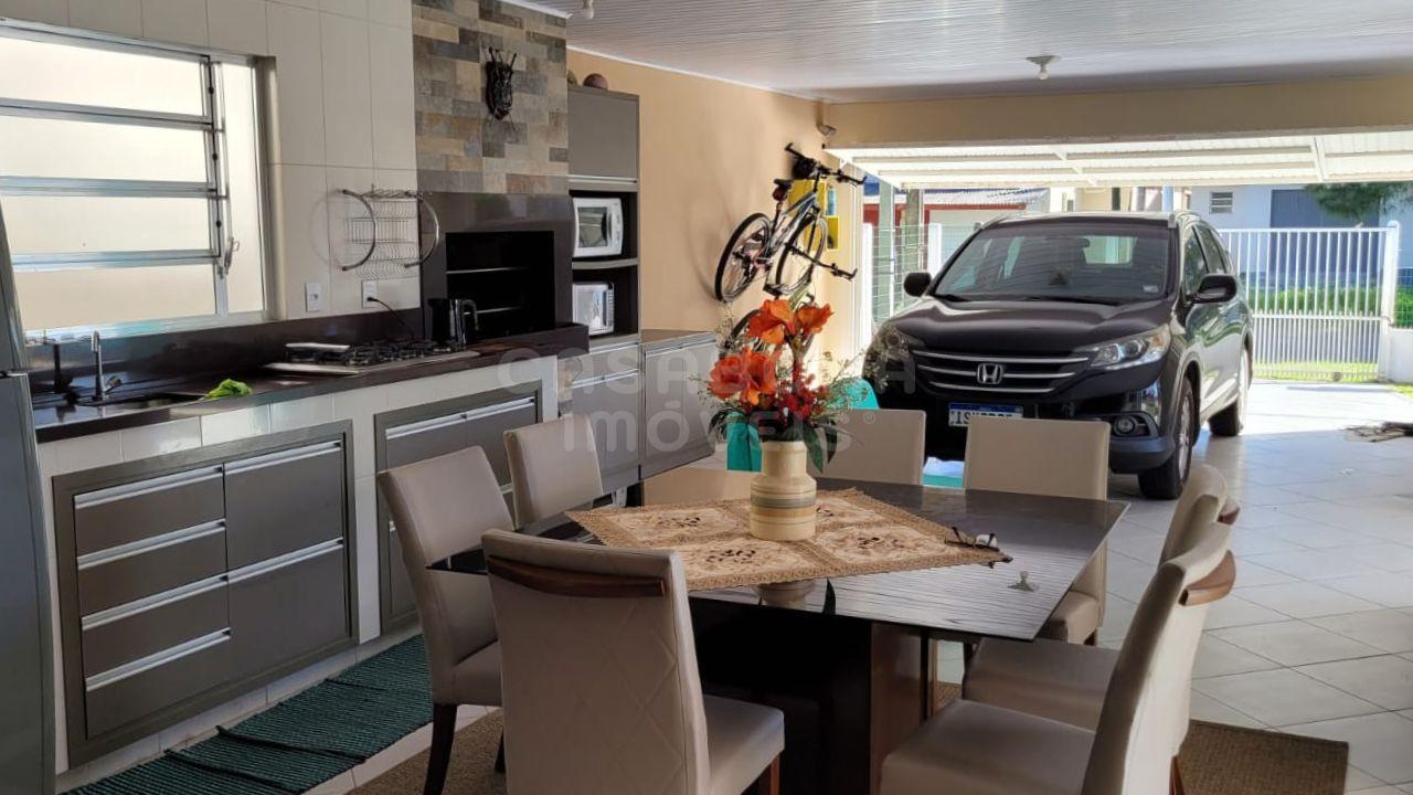 Aconchegante Casa de Esquina em Terra de Areia