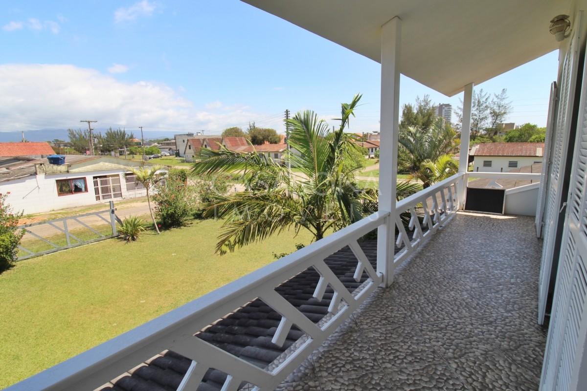 Encantadora Residência em 4 Lotes no Balneário Figueirinha