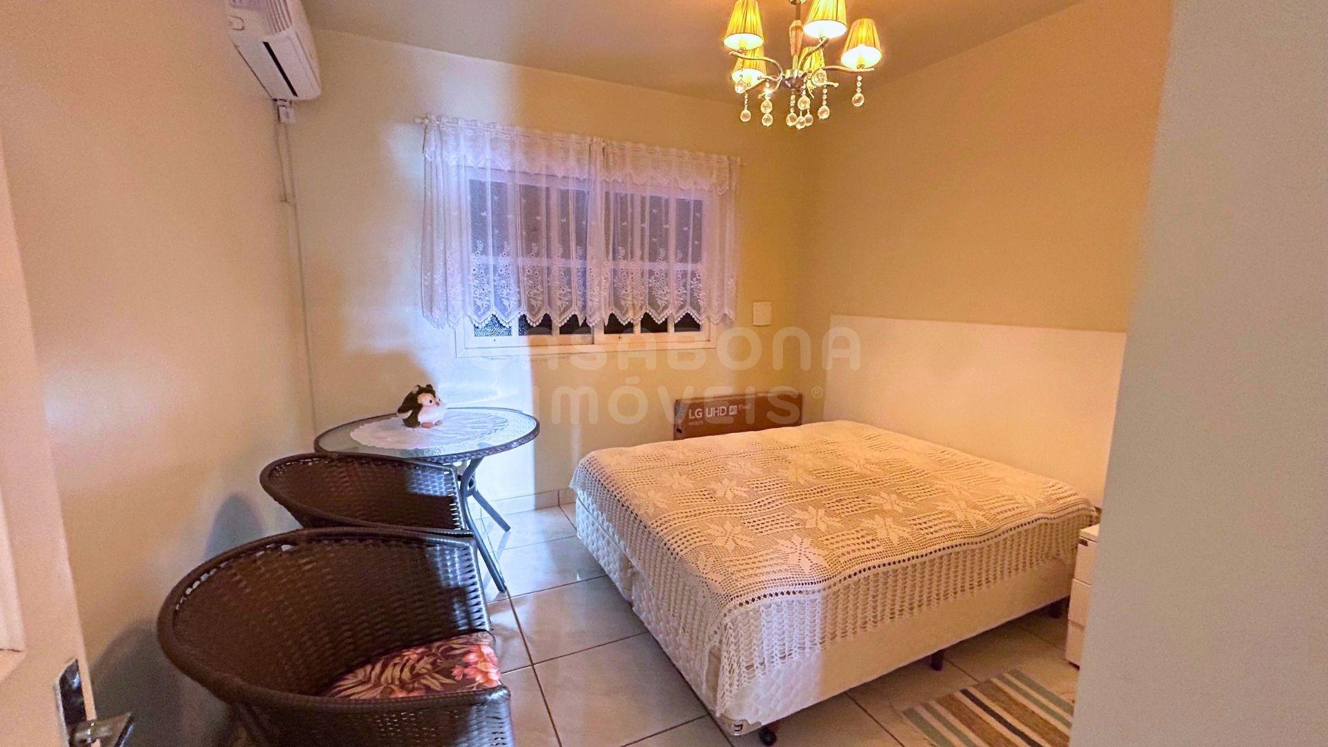 Casa com amplo pátio no Jardim Olívia – 300 metros do mar