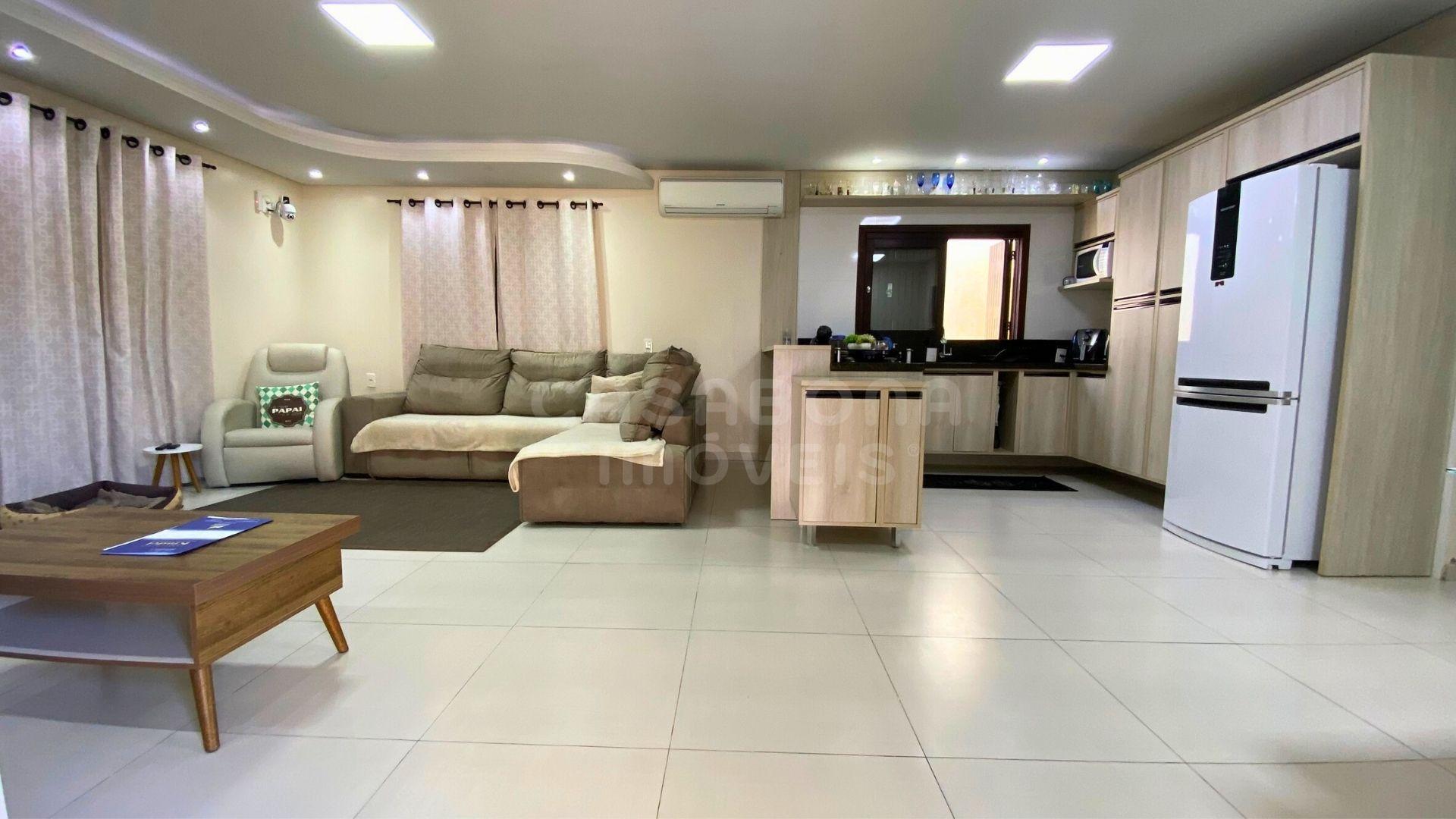 Casa moderna com piscina e quiosque no bairro Verde Mar em Arroio do Sal