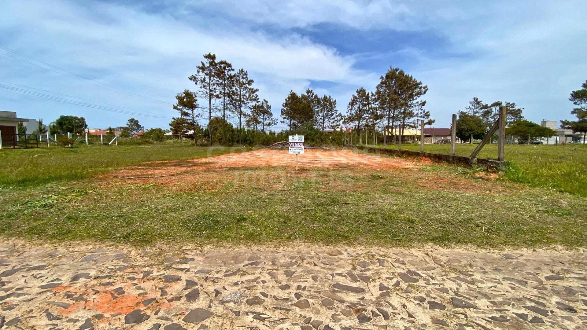 Terreno Plano e Bem Localizado no Bairro Paraíso em Torres