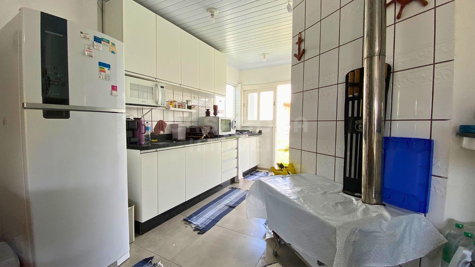 Casa com piscina a 100m do mar no Balneário Figueirinha