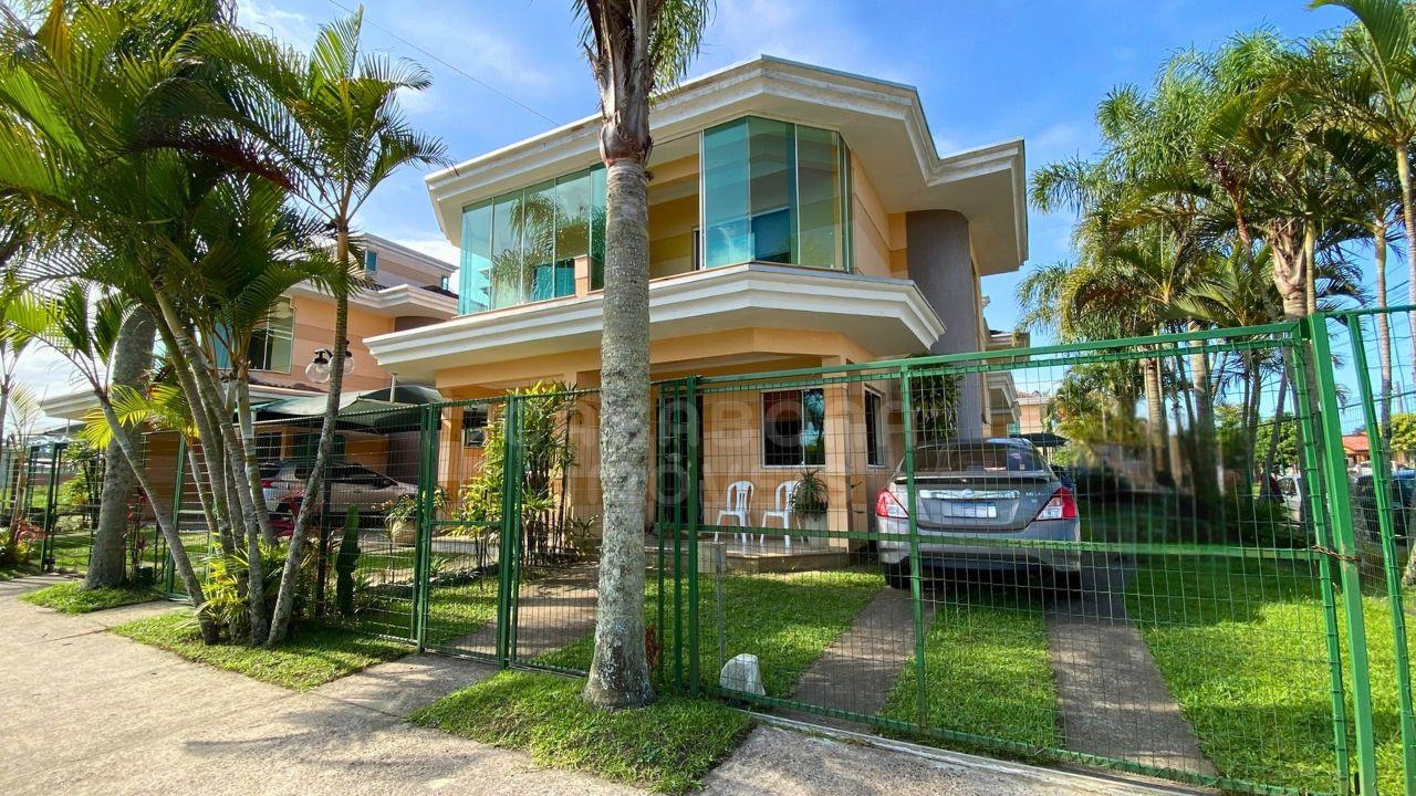 Sobrado de 2 Suítes em Arroio do Sal Sul - Conforto e Localização Imbatível