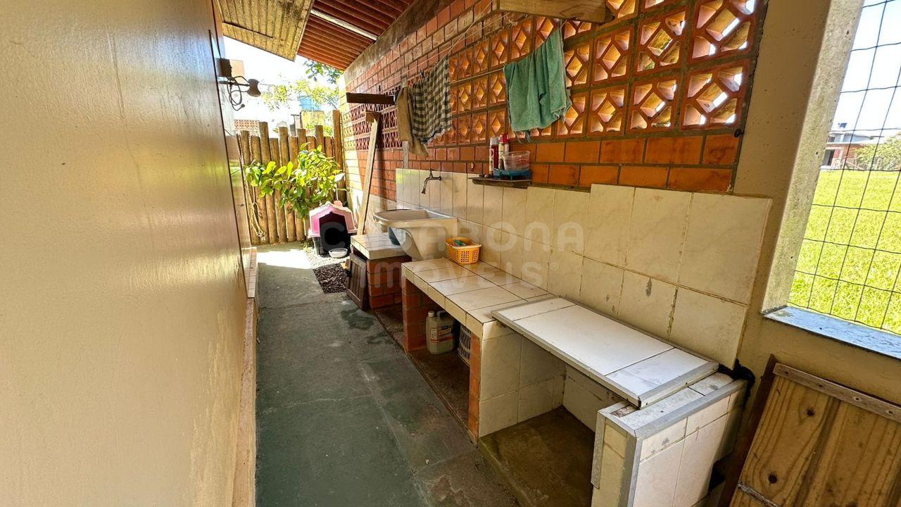 Ótima Oportunidade em Arroio do Sal: Duas Casas em Terreno Amplo