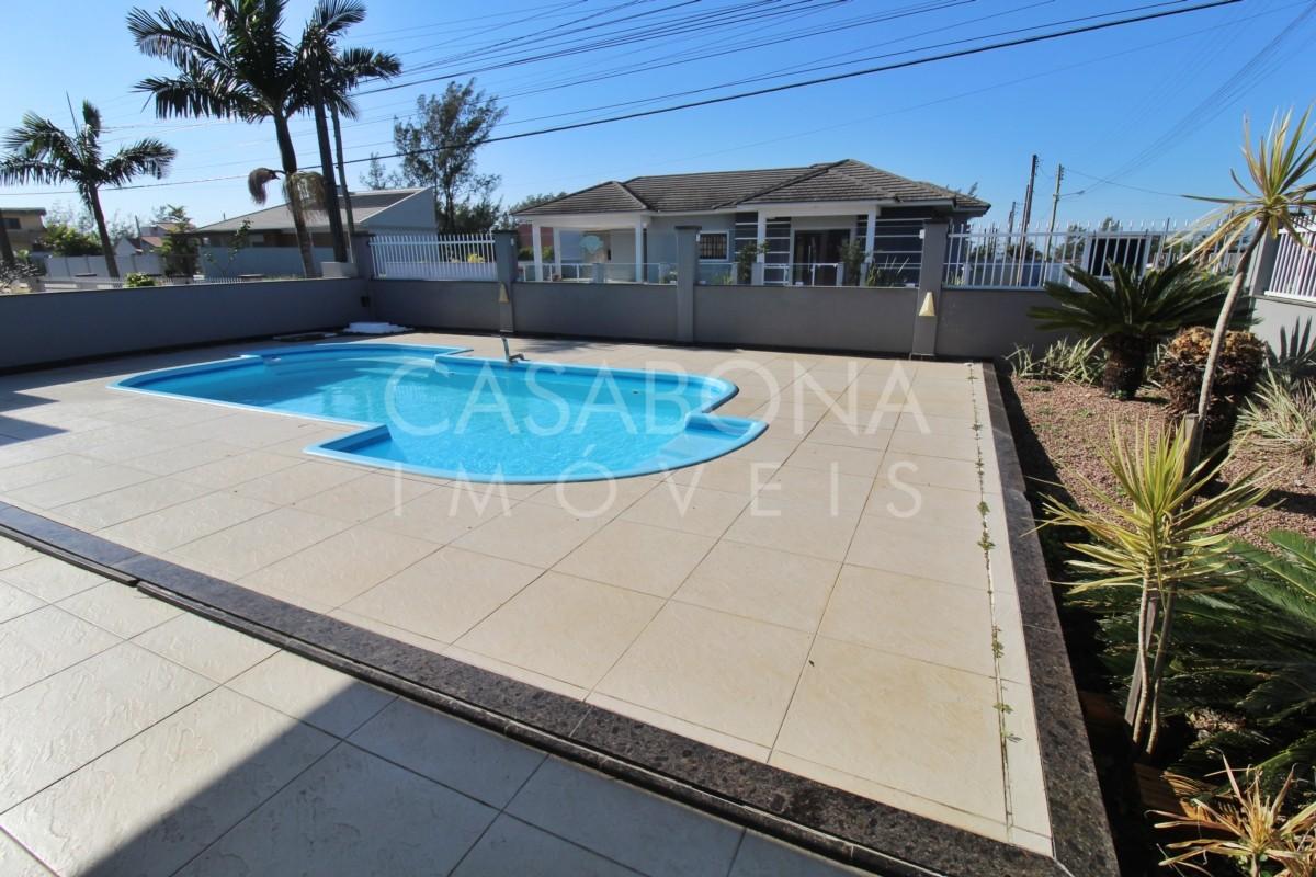 Viva o Sonho à Beira-Mar: Casa Incrível a Poucos Passos do Oceano