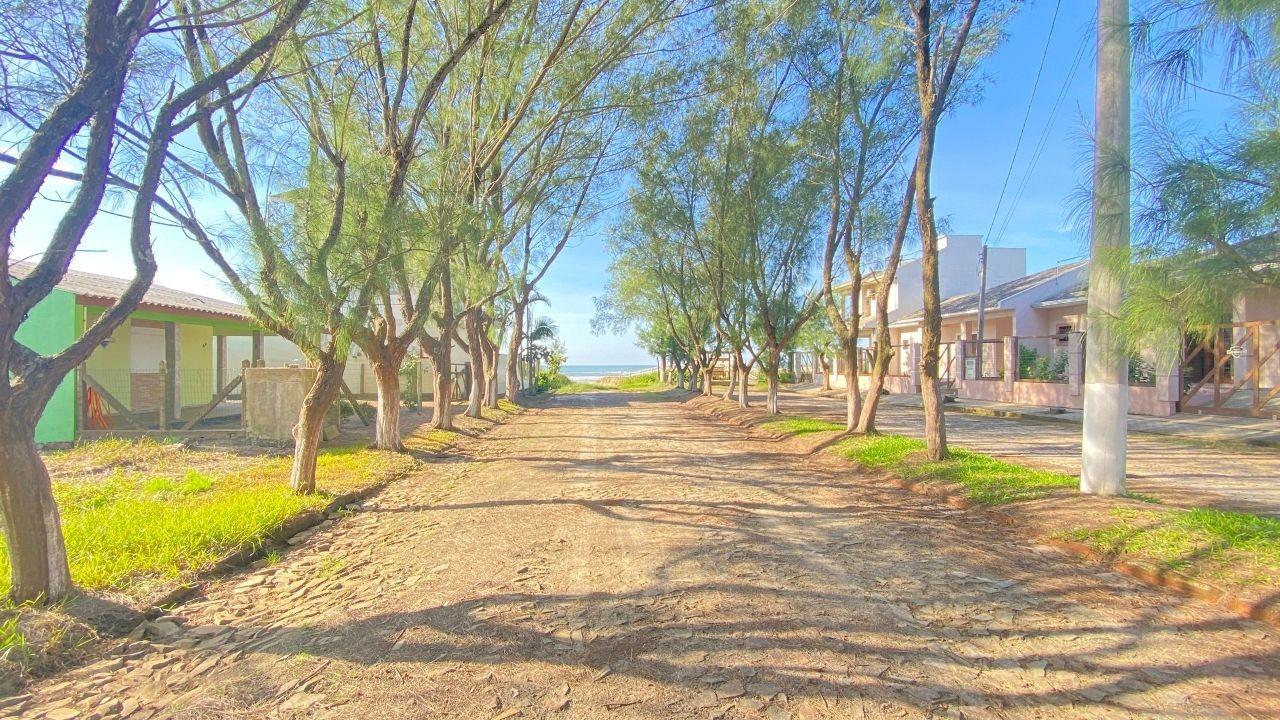 Terreno Amplo em Rua Residencial - Balneário Marambaia