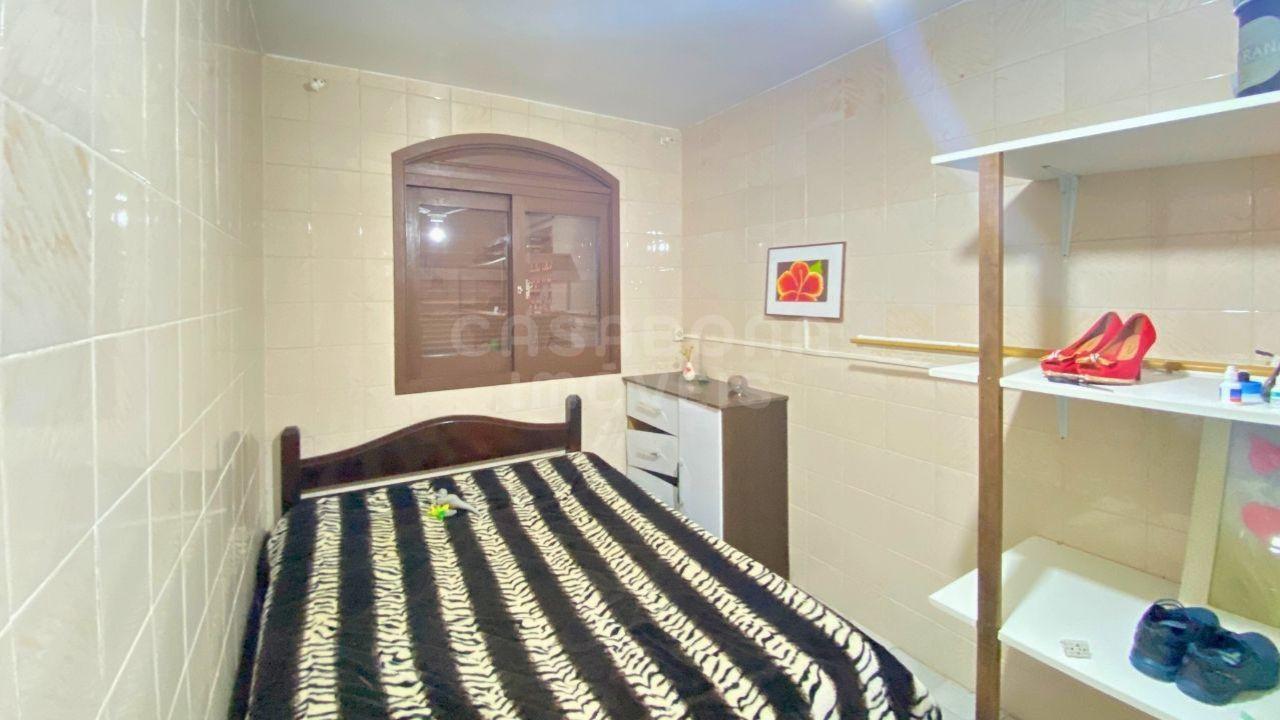 Prédio Comercial com Apartamento nos Fundos no Centro de Arroio do Sal