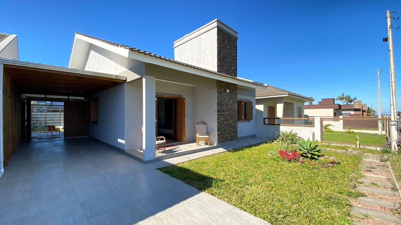 Casa à Venda em Arroio do Sal - Bairro São Pedro, Próxima à Praia