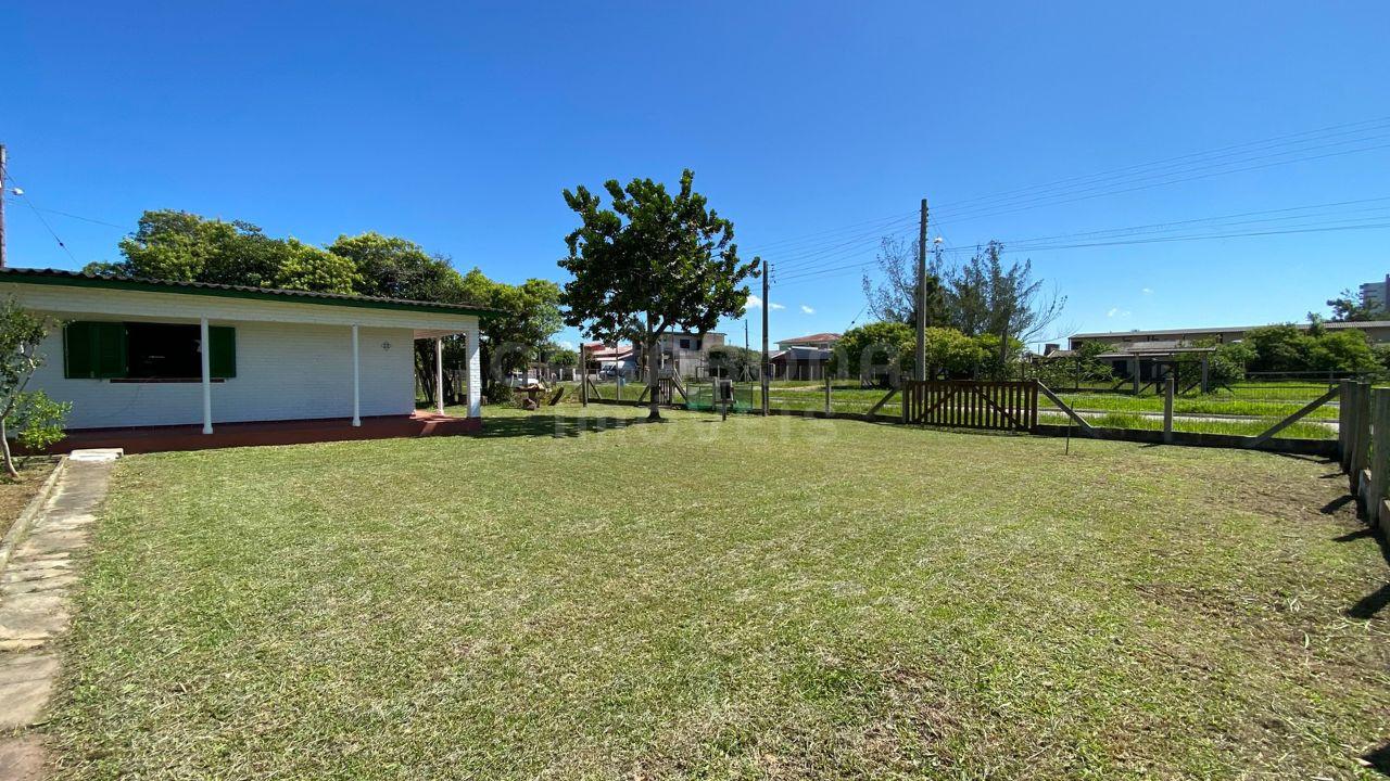 Refúgio à Beira-Mar: Linda Residência no Balneário Figueirinha