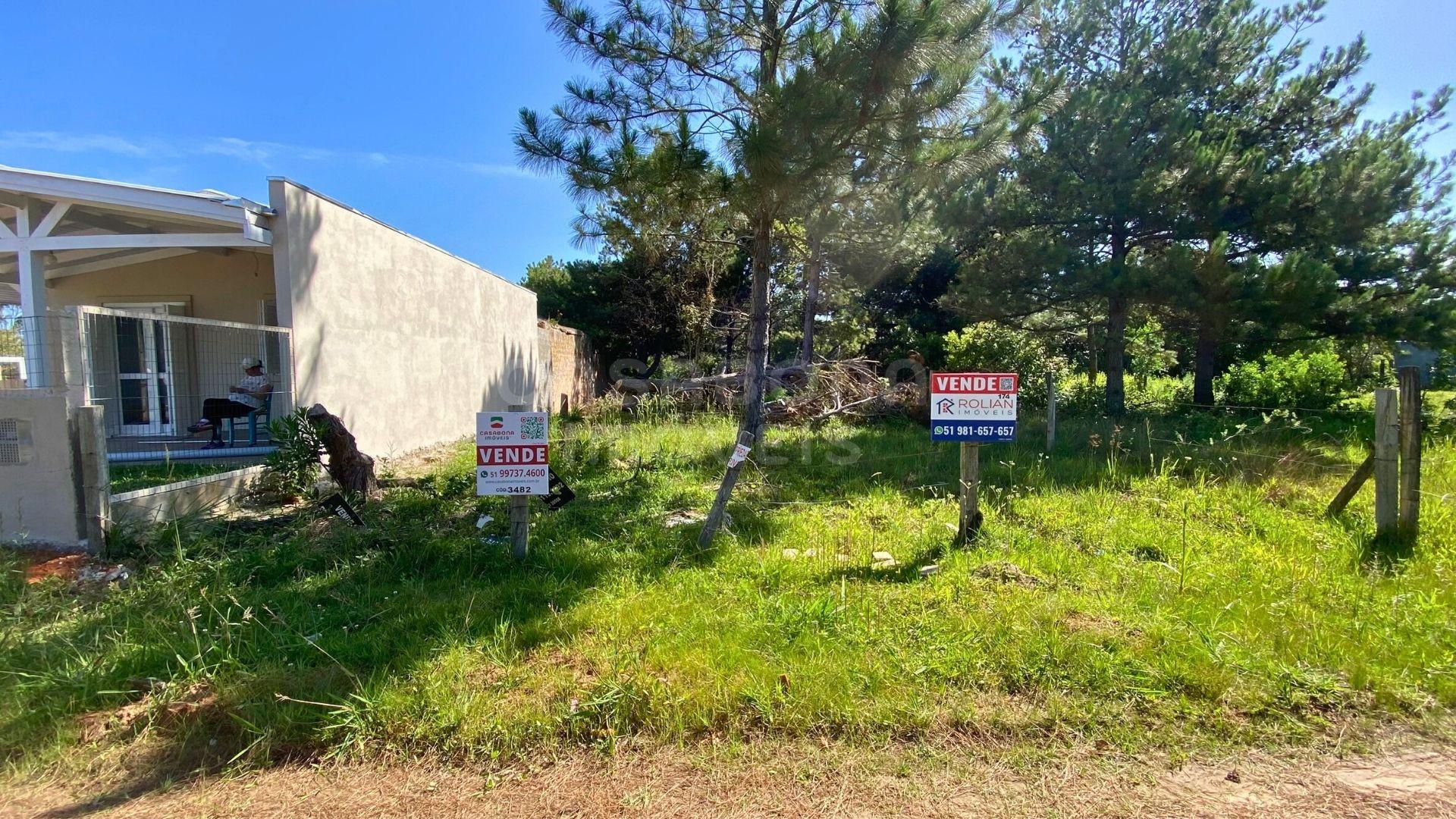 Terreno 10 x 30 no Balneário Figueirinha – Iluminação Ideal e Excelente Espaço para Construir