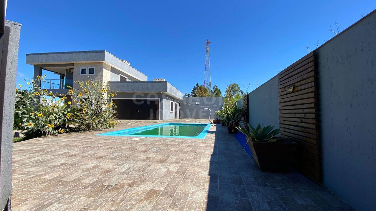 Espaçosa Casa de Esquina em Arroio do Sal - 800m do Mar