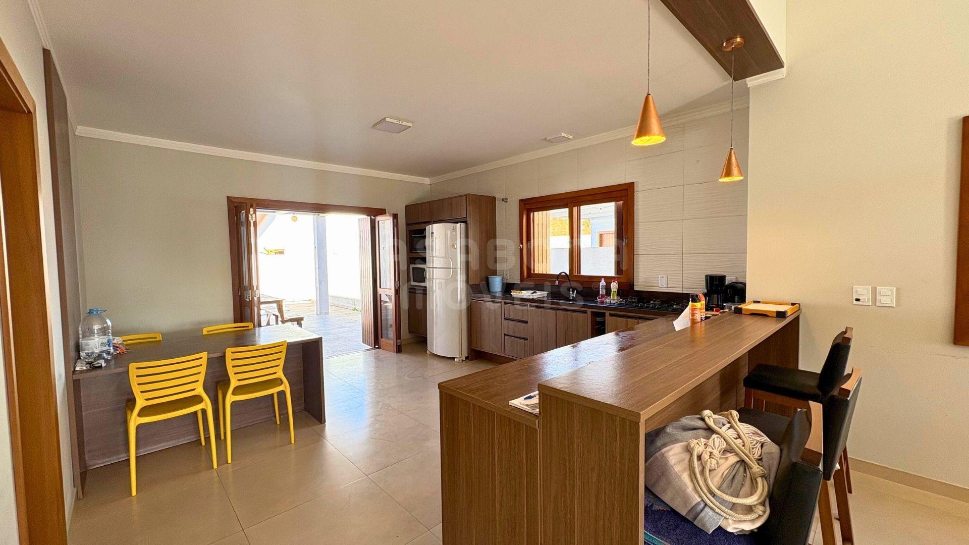 Casa Contemporânea a 80 Metros do Mar em Arroio do Sal