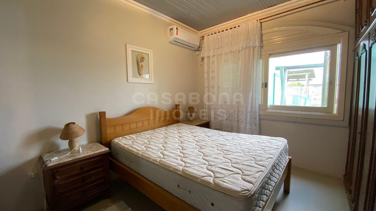 Casa à Venda em Torres - Bairro Paraíso: Conforto e Lazer a 500 Metros do Mar