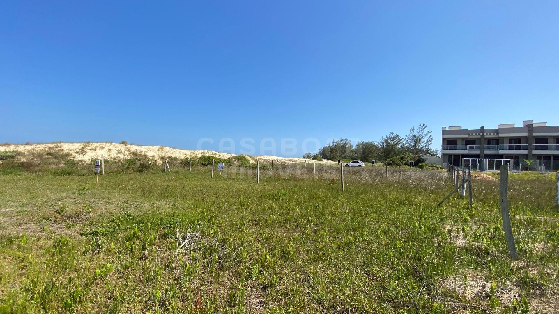 Terreno de Esquina 10 x 28,30 no Balneário Figueirinha – Posição Solar Leste e Excelente Potencial de Construção