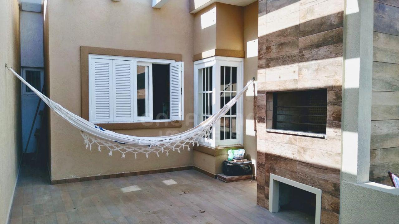 Casa à Venda em Terra de Areia - Bairro Curumim, a 800m do Mar