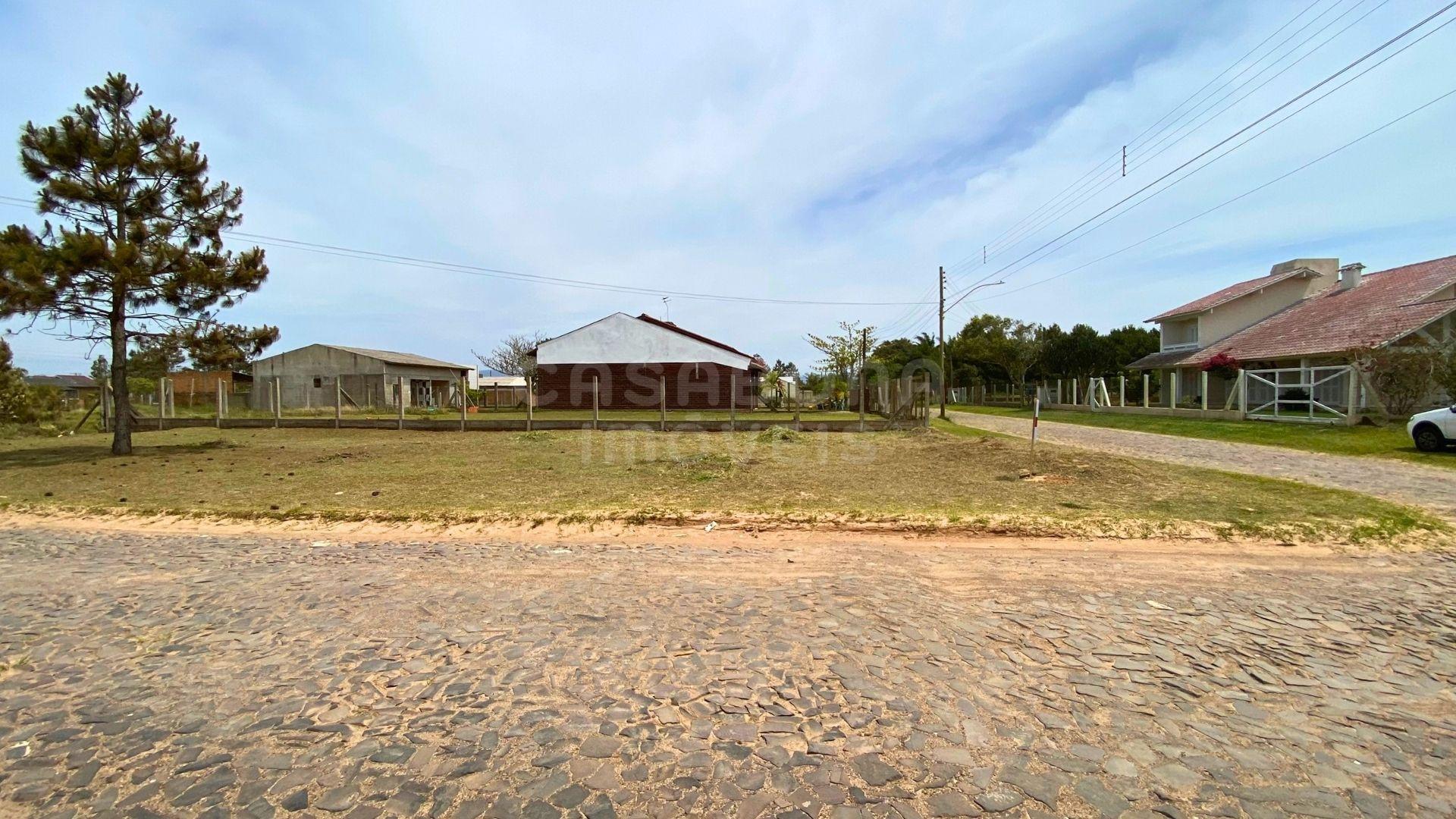 Terreno de Esquina com Posição Solar Norte no Bairro Paraíso em Torres
