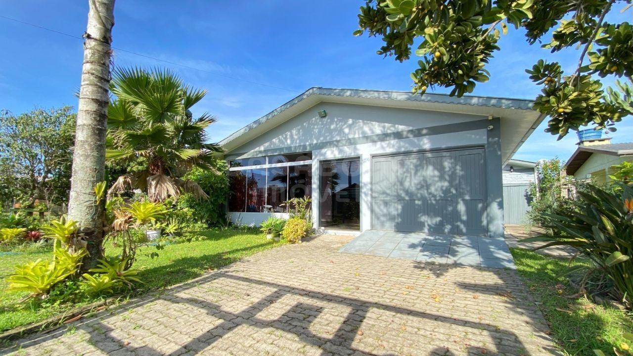 Casa em Arroio do Sal, São Jorge: Conforto e Proximidade com a Natureza