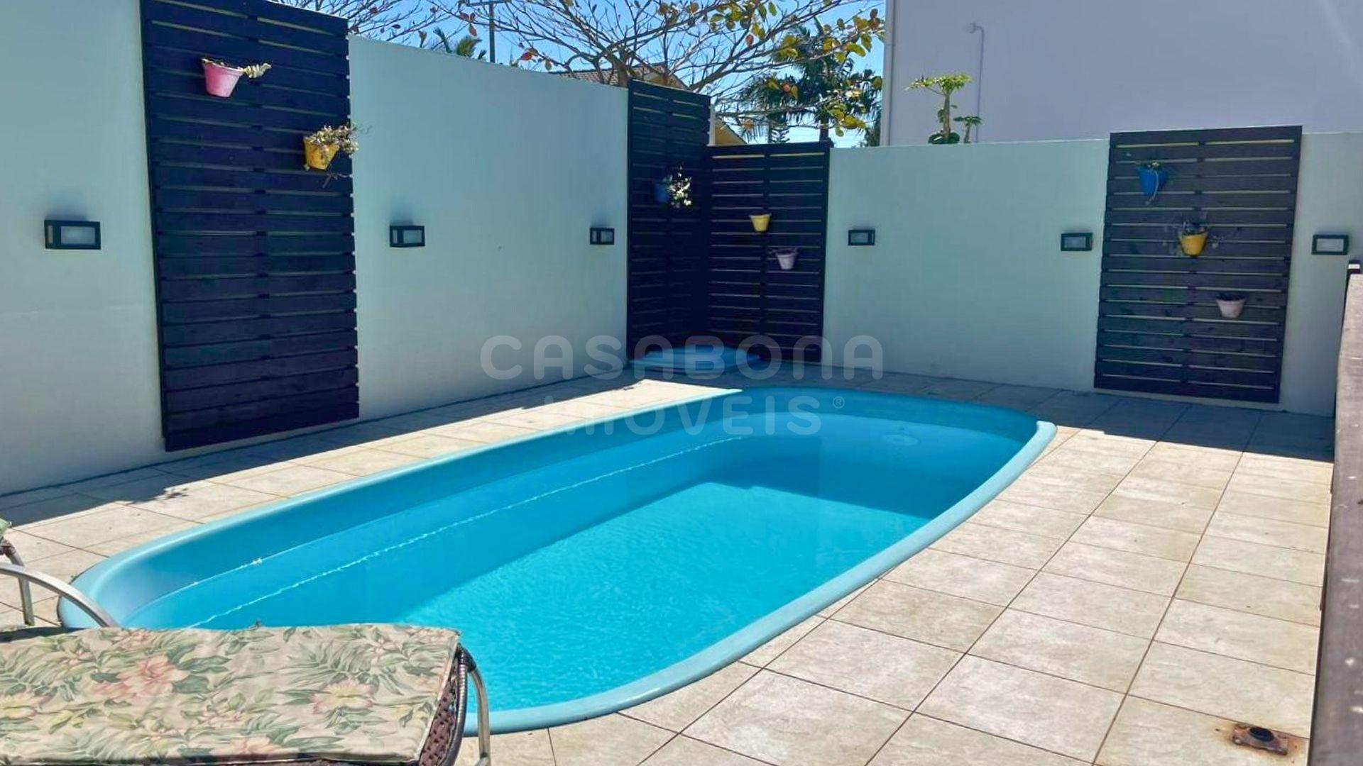 Casa Imponente com Piscina e Espaço Gourmet em Torres