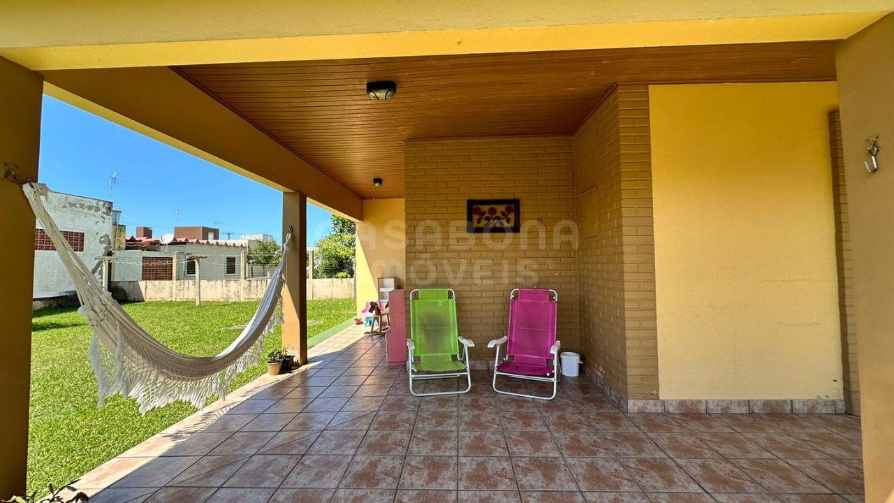 Ótima Oportunidade em Arroio do Sal: Duas Casas em Terreno Amplo