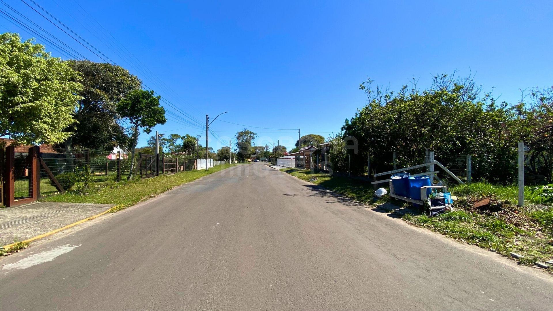 Terreno com Posição Solar Leste a Três Quadras da Praia no Bairro Arroio Novo, Arroio do Sal