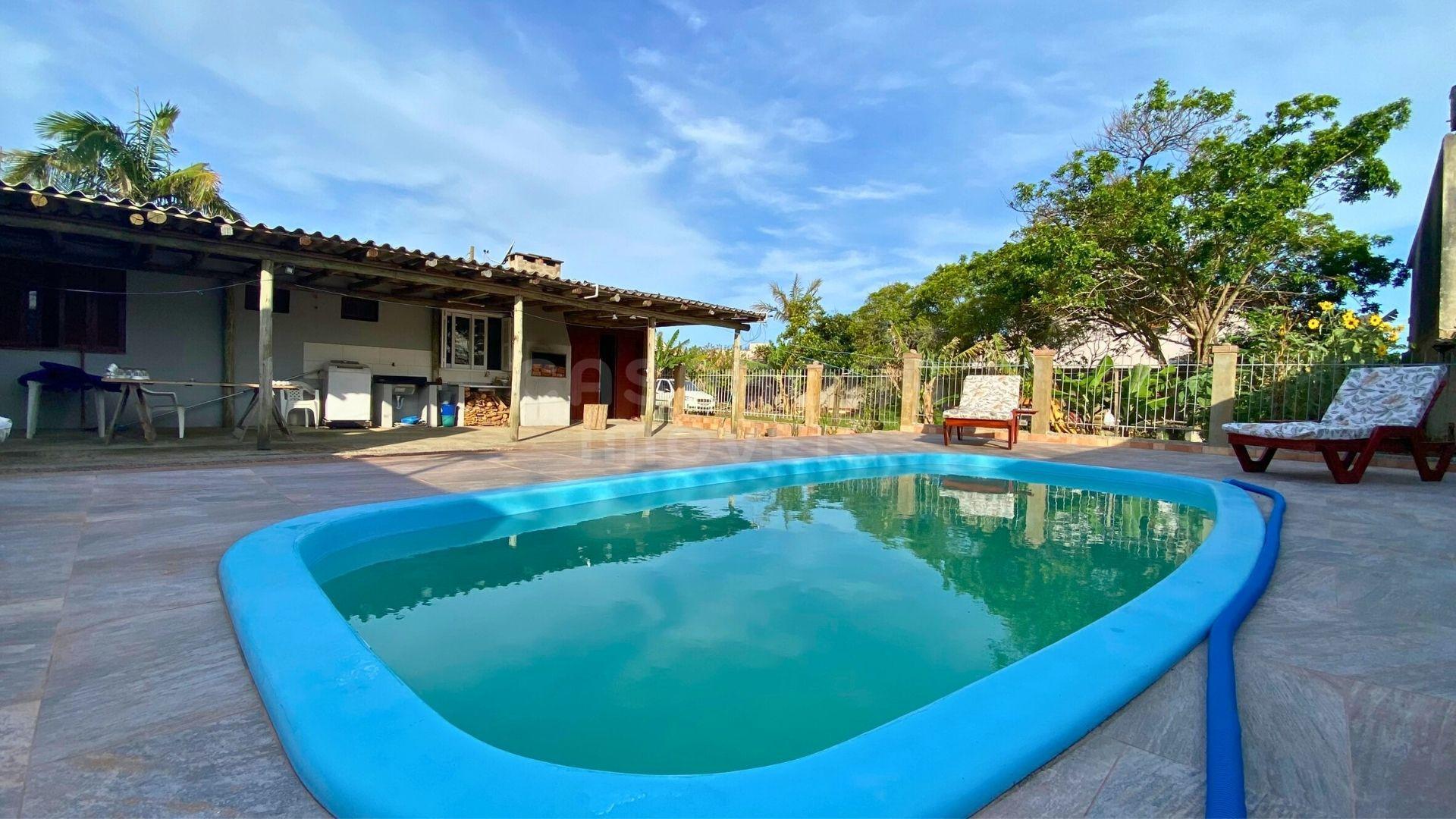 Casa com Piscina em Areias Brancas – Conforto e Lazer a Poucos Passos do Mar