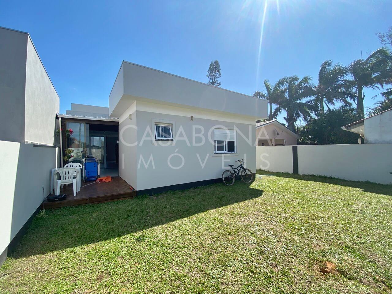 Refúgio à Beira-Mar: Residência Espaçosa no Balneário São Paulo