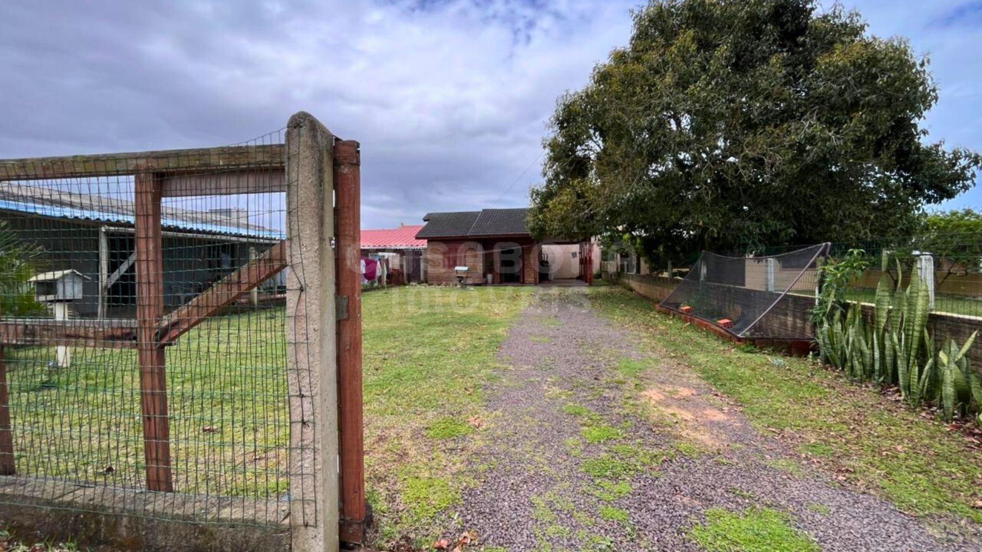 Casa Aconchegante em Terreno Amplo – Pronta para Morar
