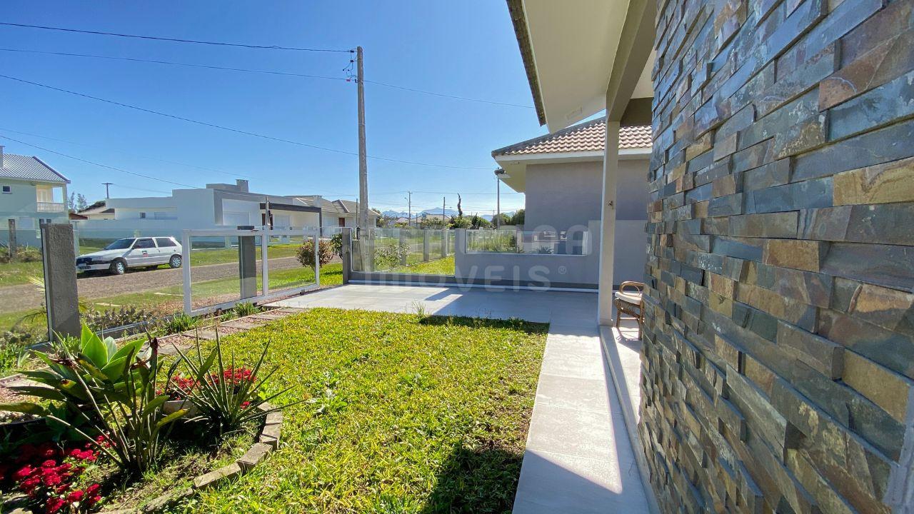 Casa à Venda em Arroio do Sal - Bairro São Pedro, Próxima à Praia