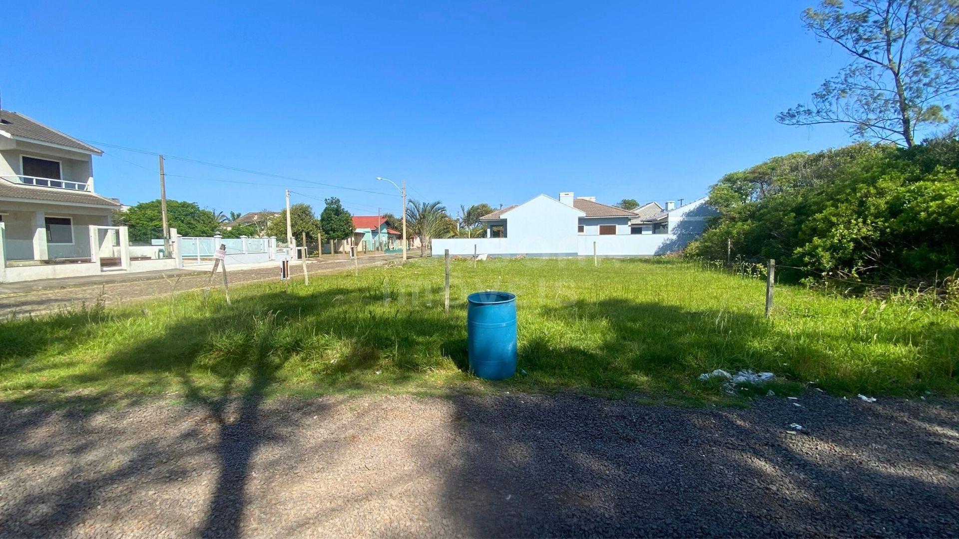 Terreno de Esquina 12 x 25 no Balneário Figueirinha – Iluminação Norte e Potencial Máximo de Valorização