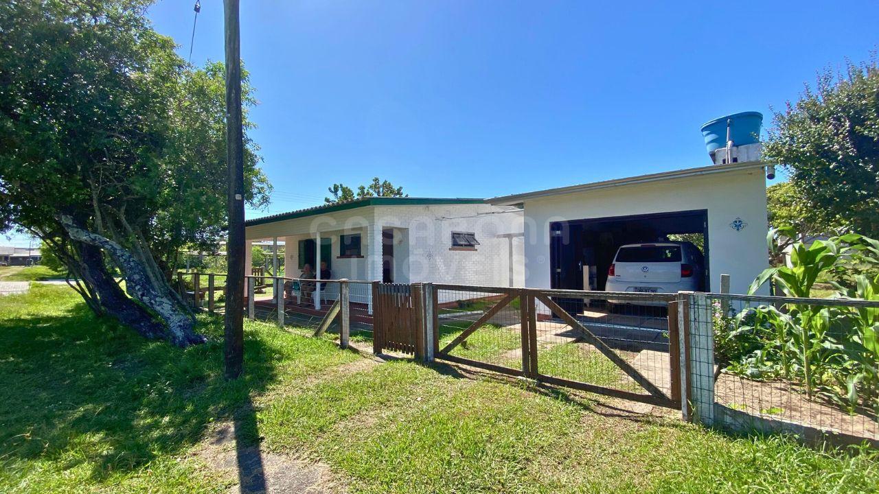 Refúgio à Beira-Mar: Linda Residência no Balneário Figueirinha
