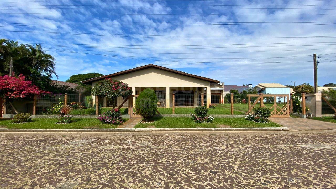 Excelente Casa à Venda em Torres - Bairro Paraíso