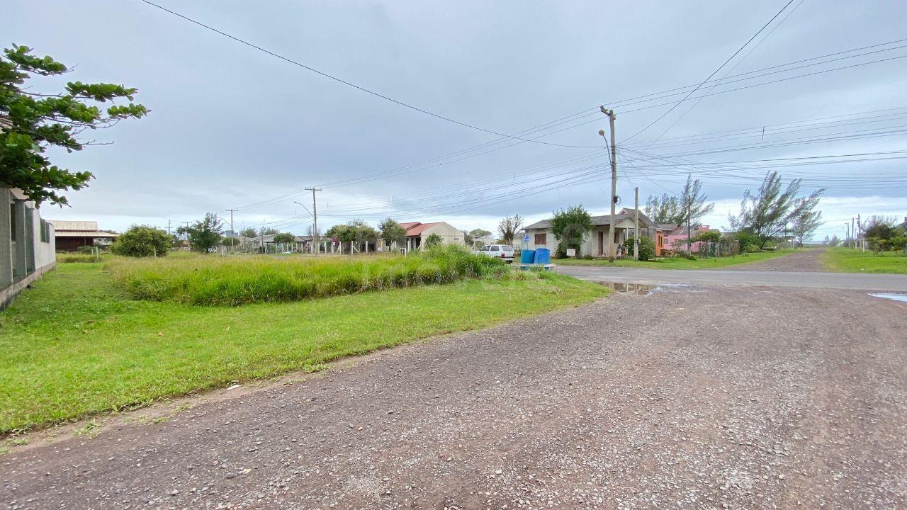 Terreno de Esquina no Bairro Pérola, Arroio do Sal: Oportunidade Única Próximo ao Mar