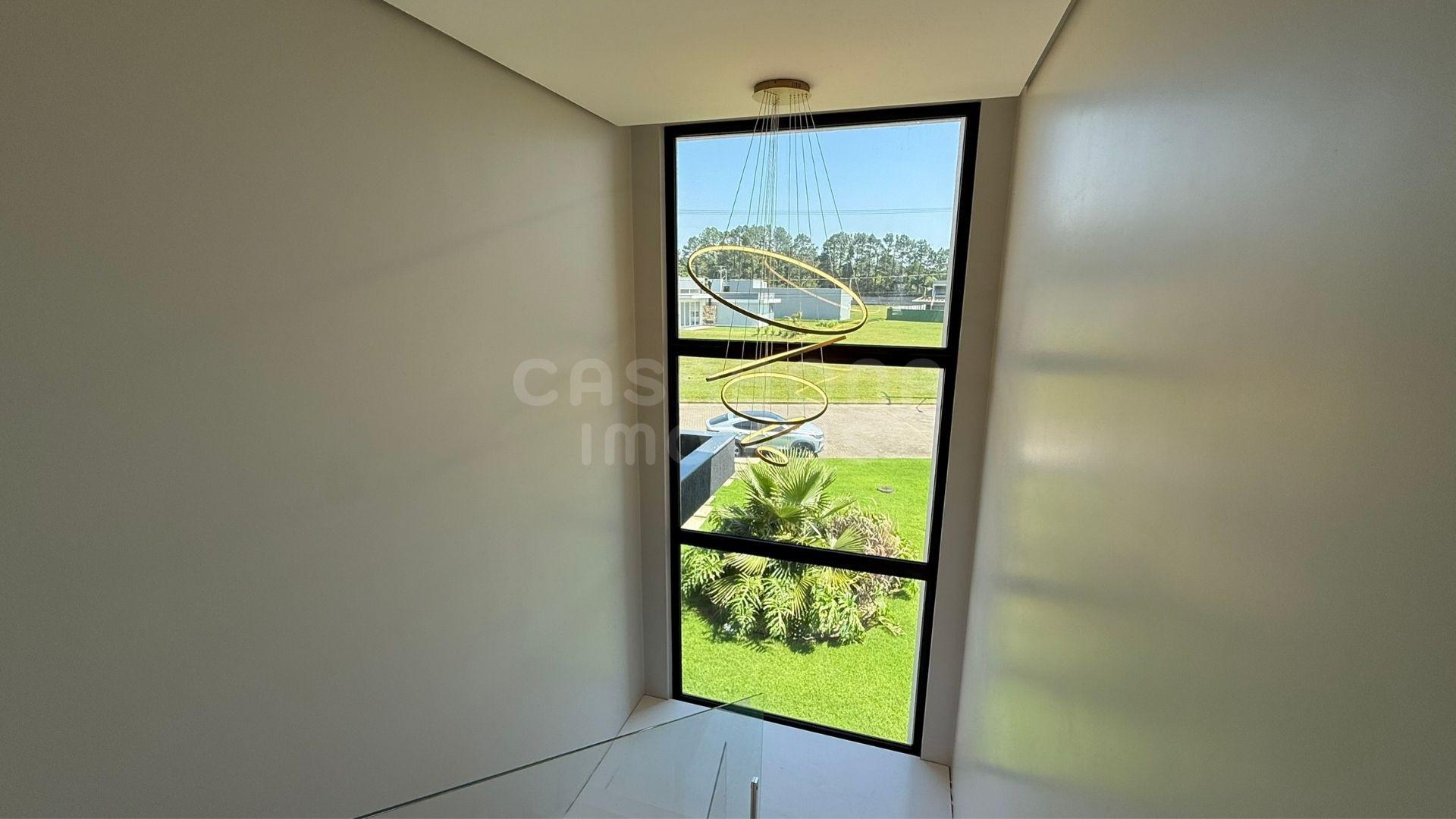 Sobrado Luxuoso em Condomínio Fechado - Torres