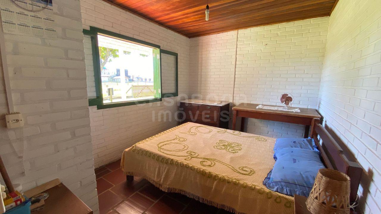 Refúgio à Beira-Mar: Linda Residência no Balneário Figueirinha