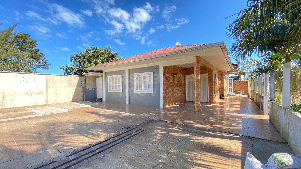 Espaçosa Casa em Arroio do Sal - Bairro Figueirinha