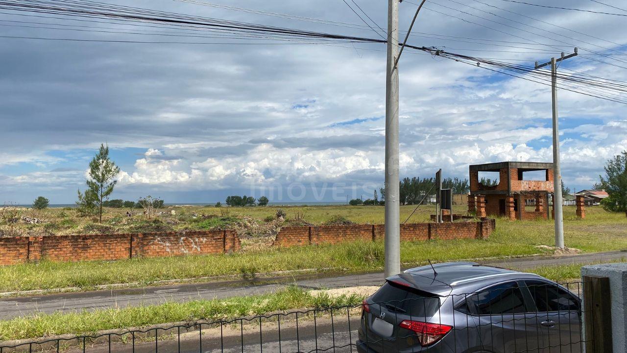 Apartamento Aconchegante no Bairro Alfa - 300m do Mar, 2 Dorms e Garagem Privativa