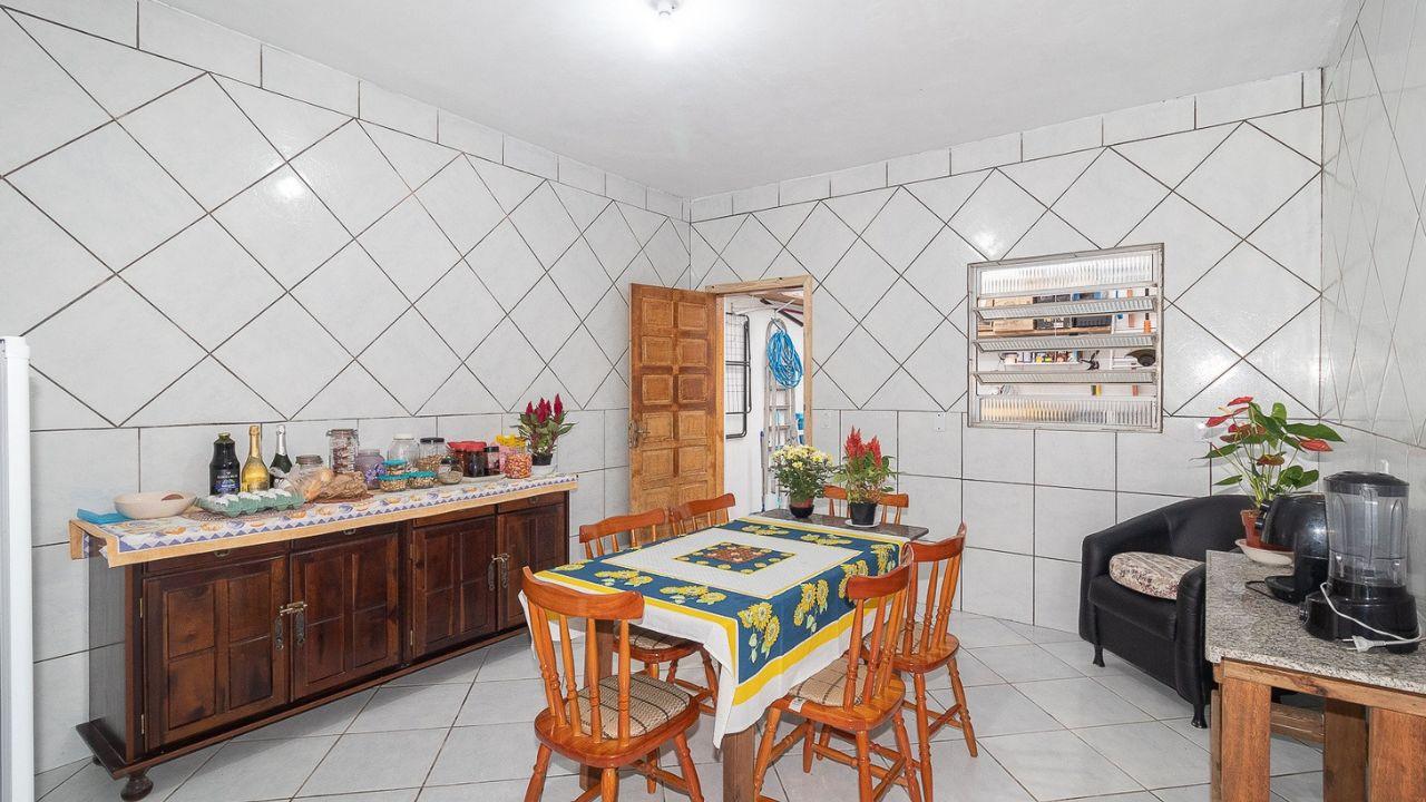 Casa Ampla com 3 Dormitórios e 1 Banheiro – Grande Potencial de Expansão