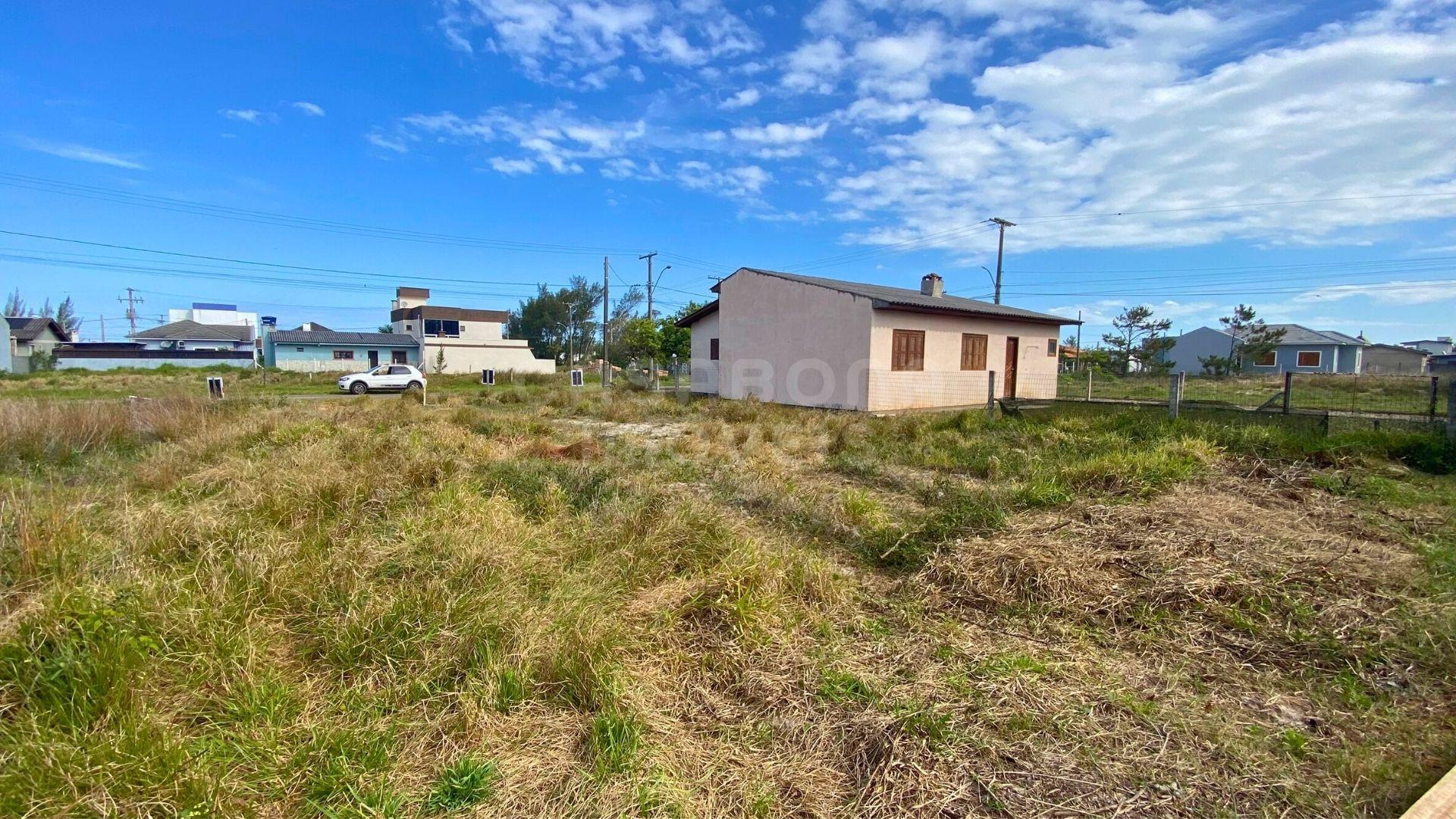 Terreno amplo a apenas 400m do mar em Arroio do Sal!