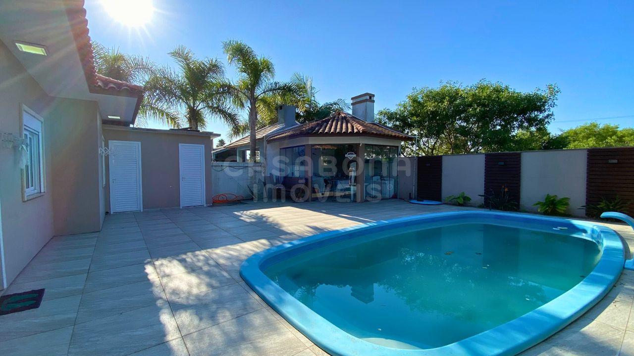 Casa Mobiliada com Piscina a 500m da Praia no Bairro Vista Alegre