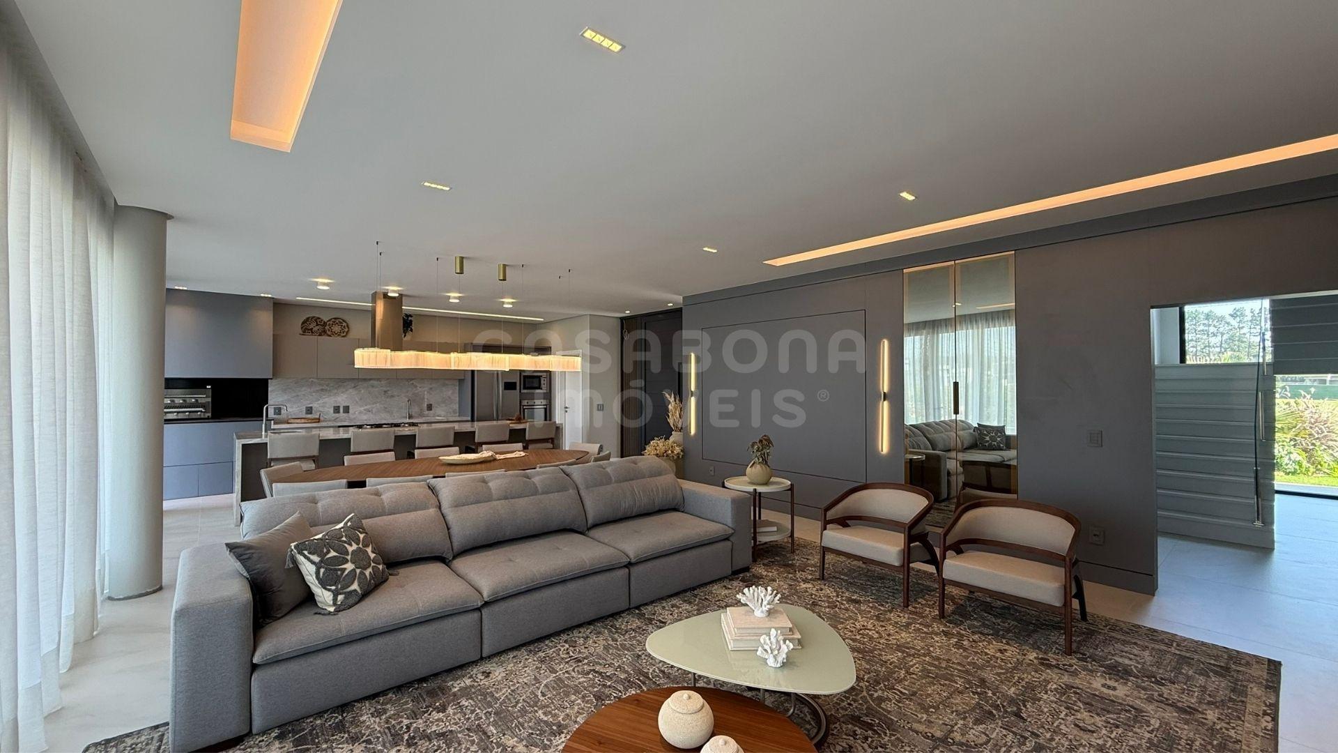 Sobrado Luxuoso em Condomínio Fechado - Torres