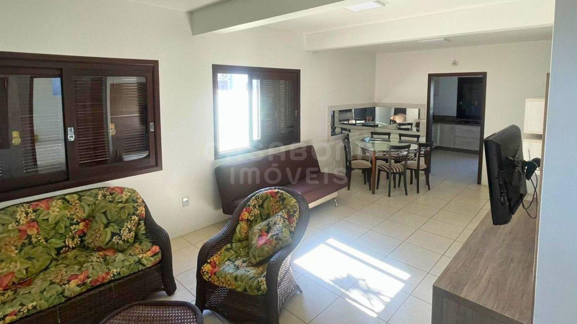 Casa Imponente com Piscina e Espaço Gourmet em Torres