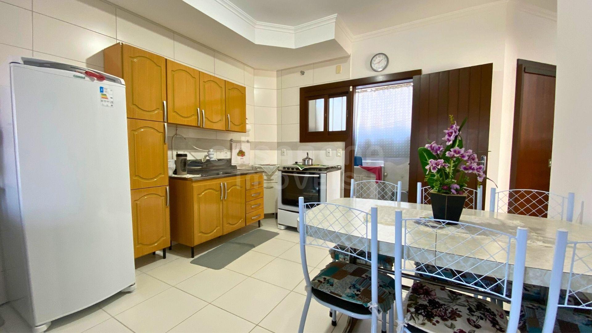 Sobrado mobiliado próximo ao mar e ao centro de Arroio do Sal