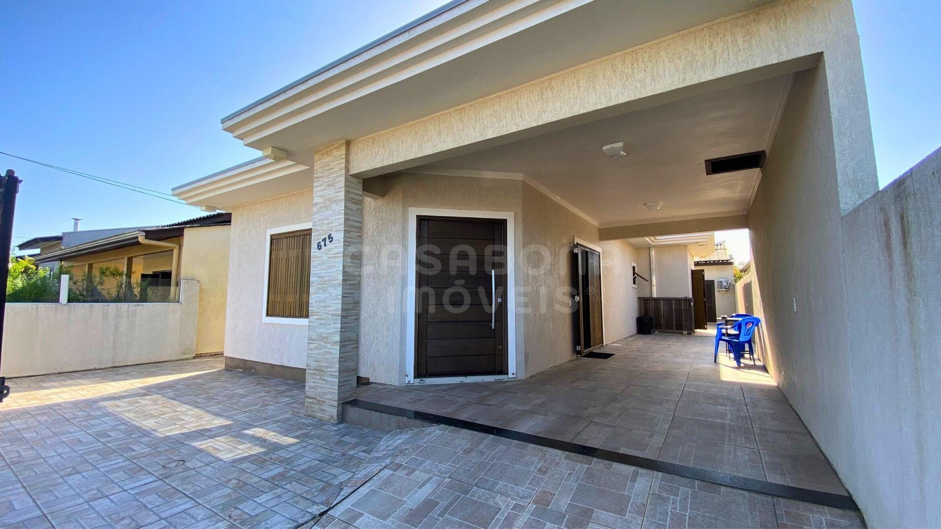 Casa moderna com piscina e quiosque no bairro Verde Mar em Arroio do Sal