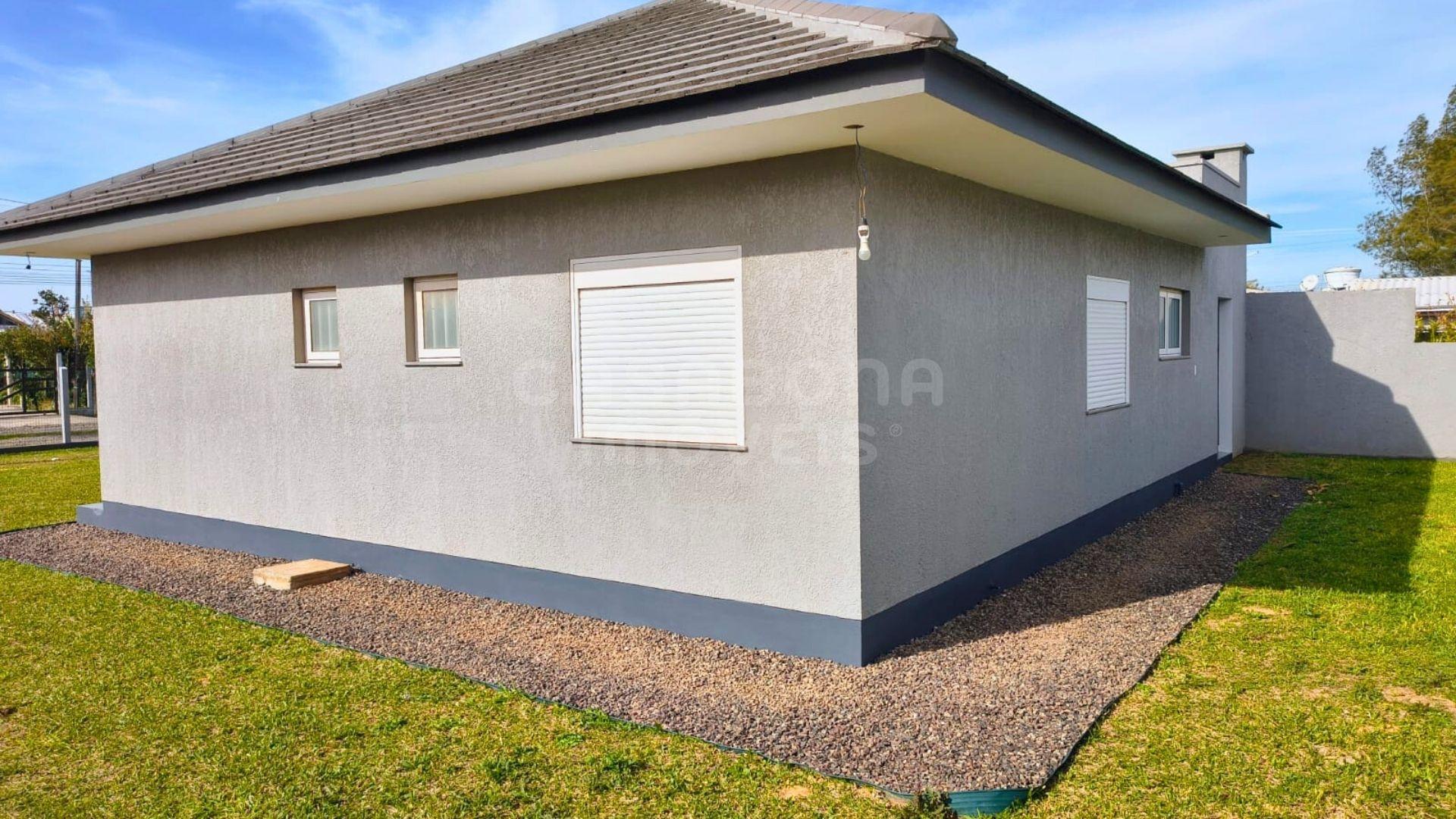 Casa moderna com amplo terreno duplo em Arroio do Sal