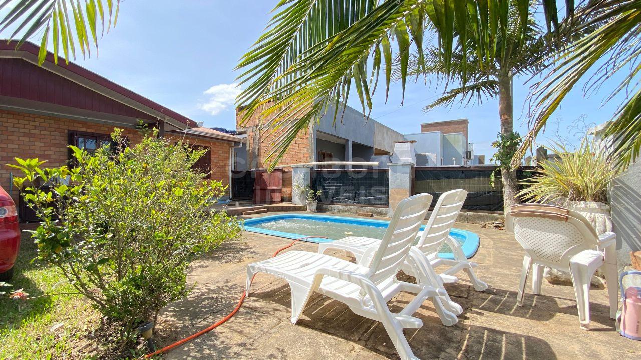 Linda Casa à Venda em Arroio do Sal