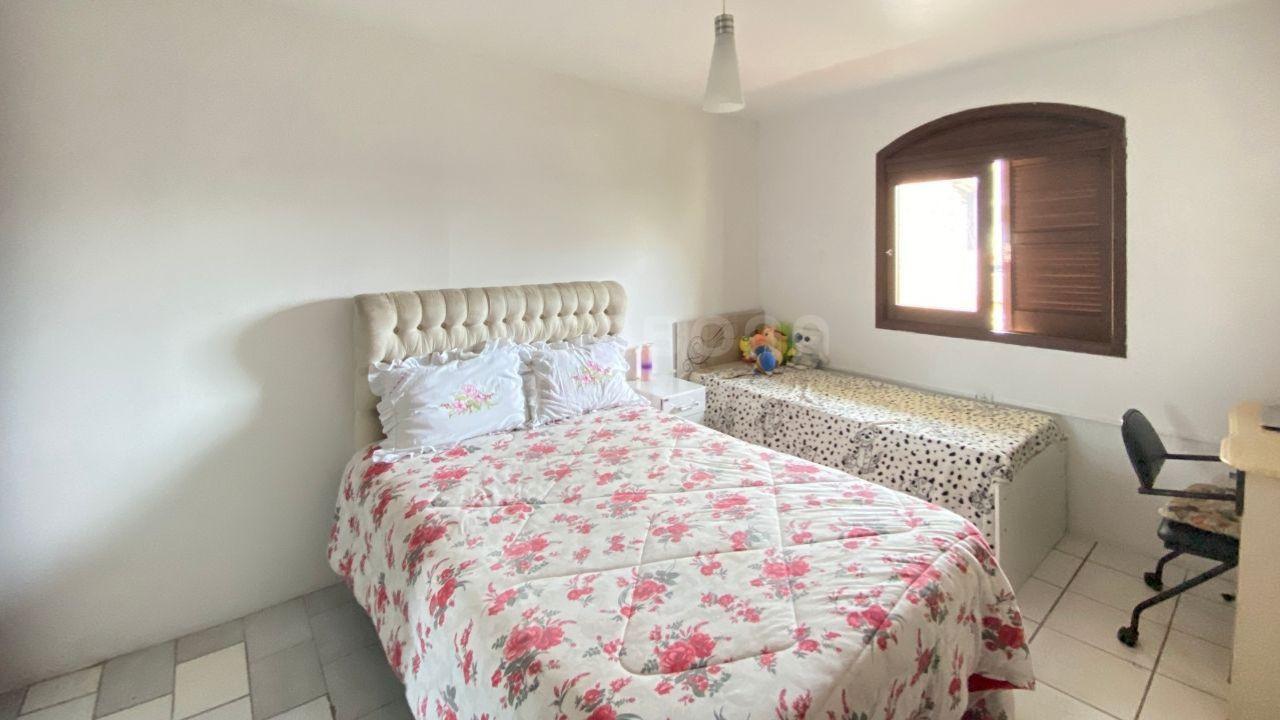 Prédio Comercial com Apartamento nos Fundos no Centro de Arroio do Sal