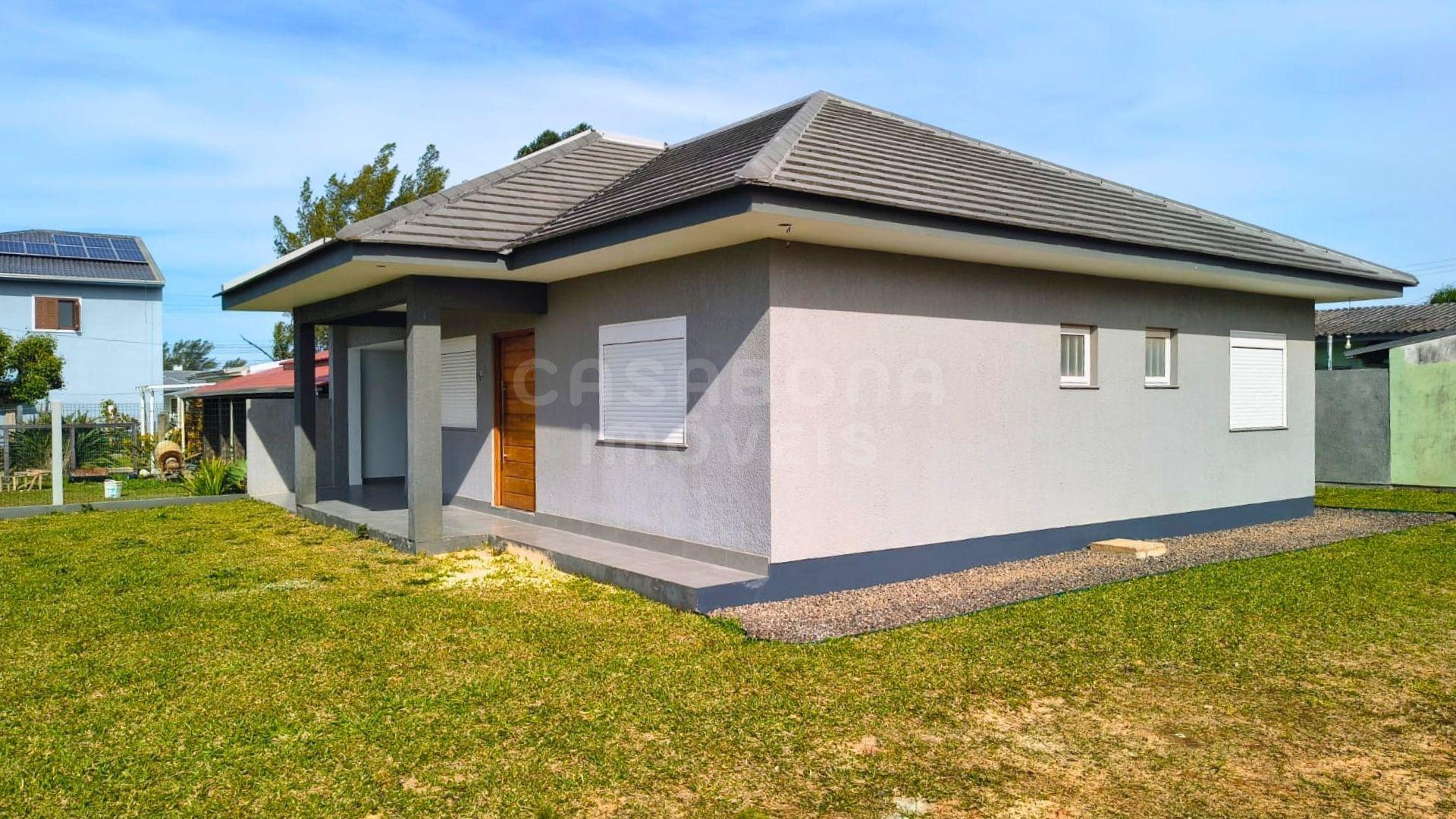 Casa moderna com amplo terreno duplo em Arroio do Sal