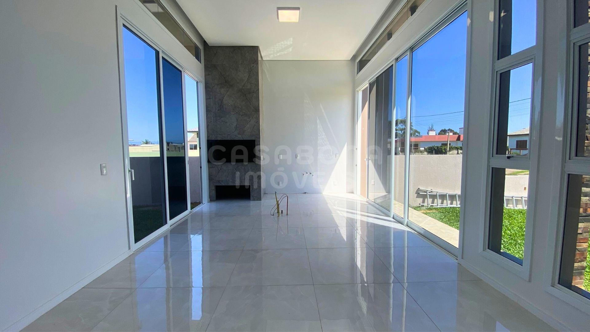 Sofisticação e Tecnologia em Cada Detalhe — Casa de Alto Padrão com Piscina em Arroio do Sal