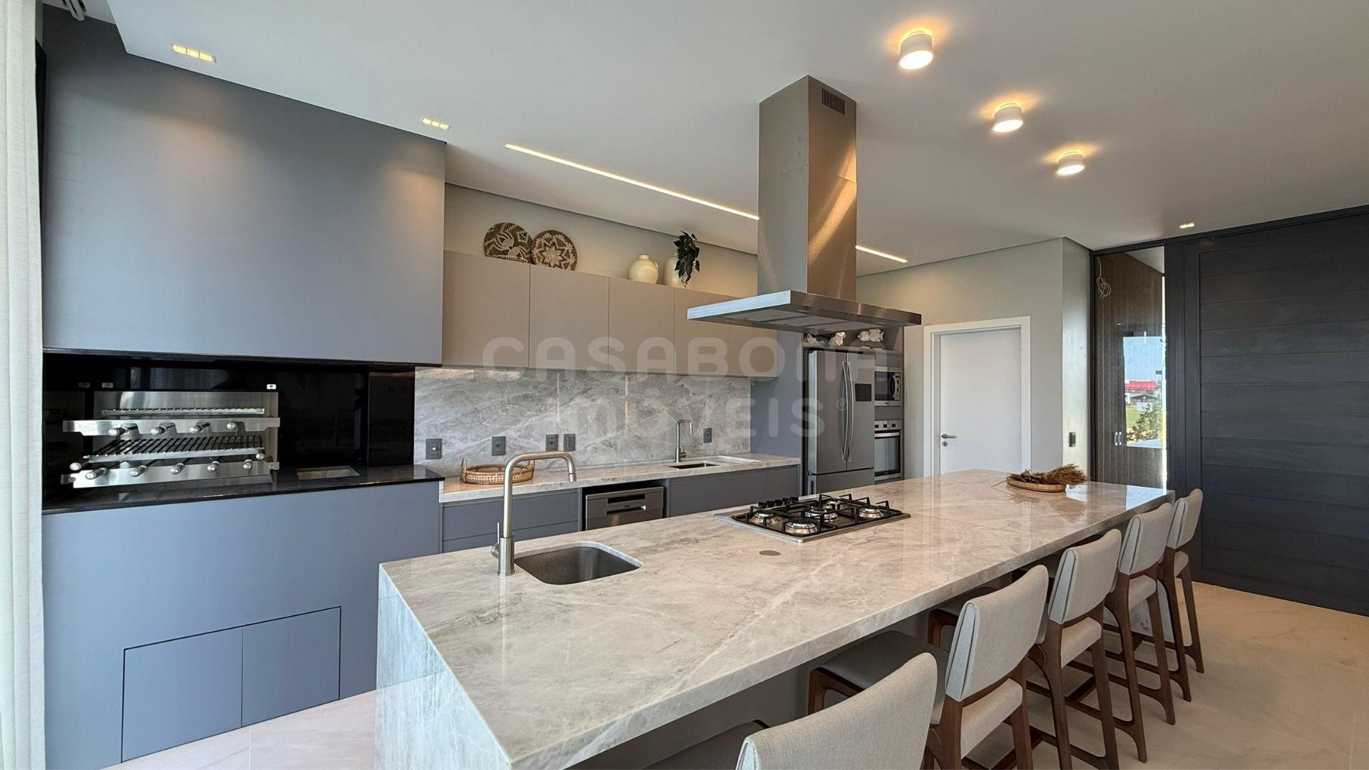 Sobrado Luxuoso em Condomínio Fechado - Torres